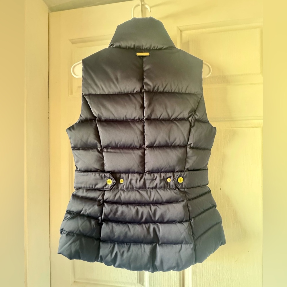 LILLY PULITZER Navy Fitted Slimming “Isabelle” Puffer Vest floral inner lining - Picture 11 of 16